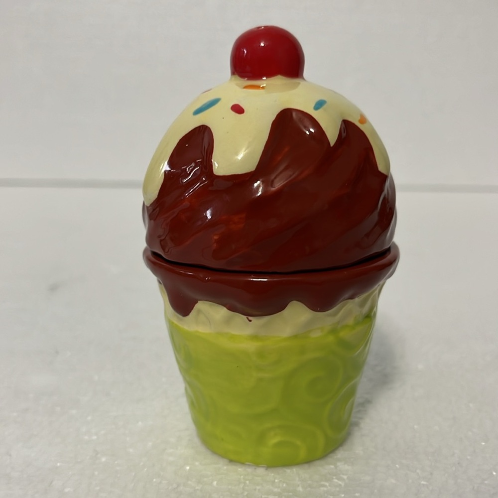 Cracker Barrel Sweet Rewards Chocolate Moment Ceramic Salt + Pepper Shakers - Picture 3 of 9